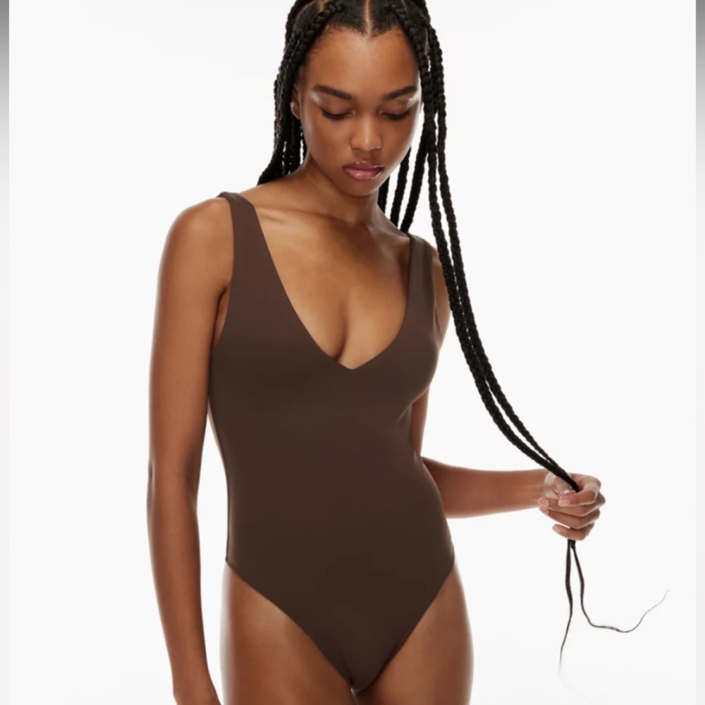 Babaton Contour V-Neck Bodysuit